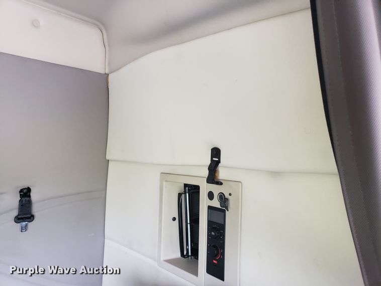 image for item DH5796 2015 Volvo VN semi truck