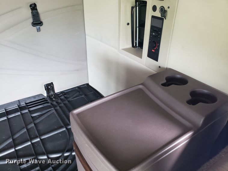 image for item DH5796 2015 Volvo VN semi truck