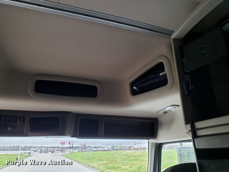 image for item DH5796 2015 Volvo VN semi truck