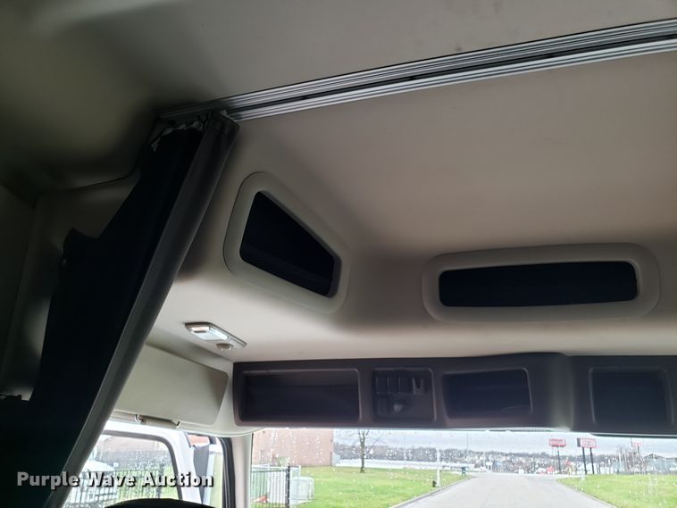 image for item DH5796 2015 Volvo VN semi truck