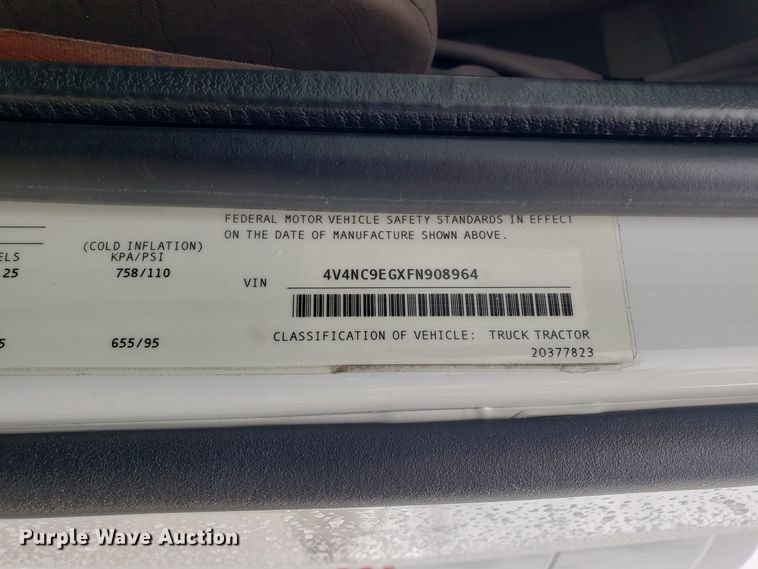 image for item DH5796 2015 Volvo VN semi truck