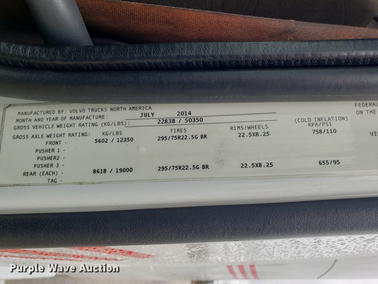 image for item DH5796 2015 Volvo VN semi truck