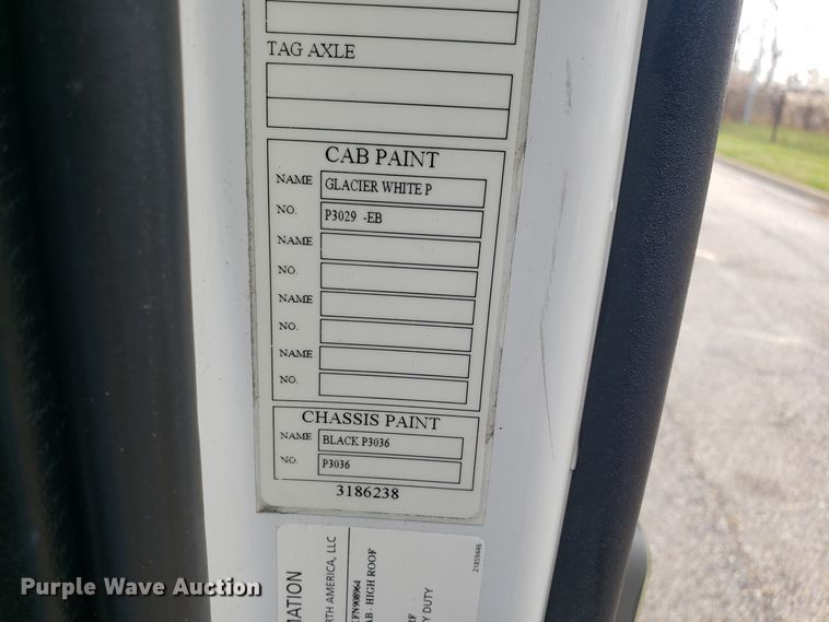 image for item DH5796 2015 Volvo VN semi truck