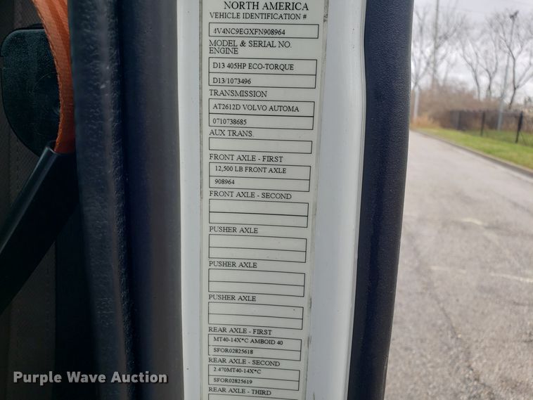 image for item DH5796 2015 Volvo VN semi truck