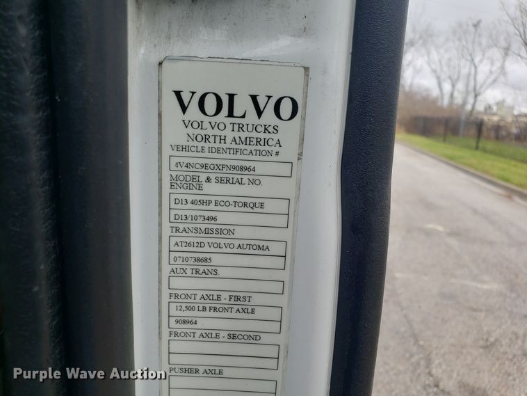 image for item DH5796 2015 Volvo VN semi truck