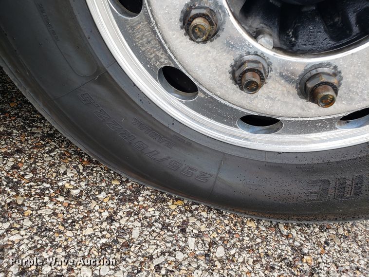 image for item DH5796 2015 Volvo VN semi truck