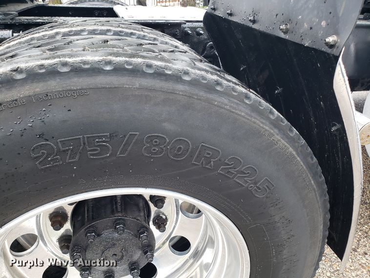 image for item DH5796 2015 Volvo VN semi truck