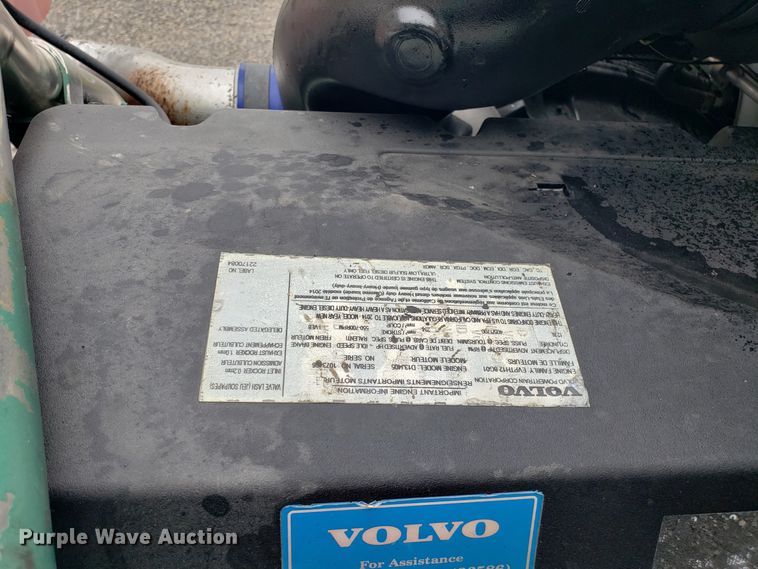 image for item DH5796 2015 Volvo VN semi truck