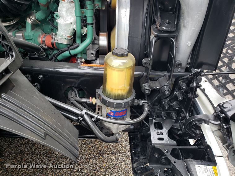 image for item DH5796 2015 Volvo VN semi truck