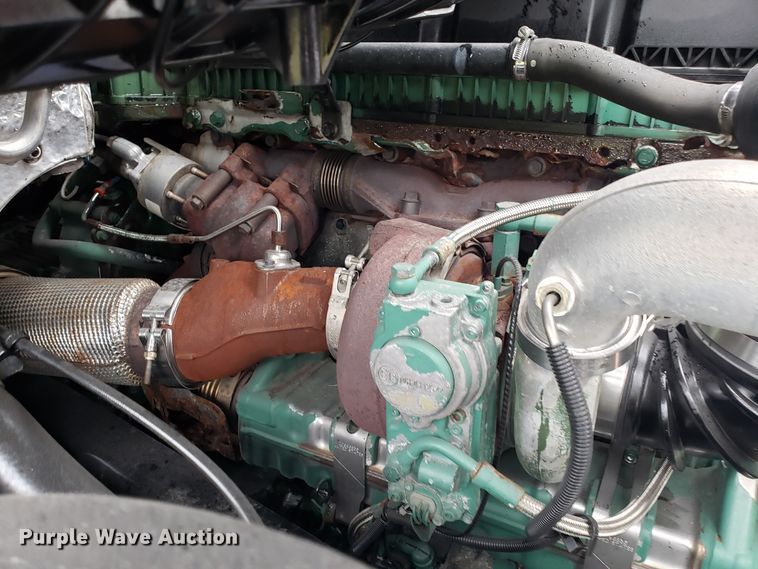 image for item DH5796 2015 Volvo VN semi truck