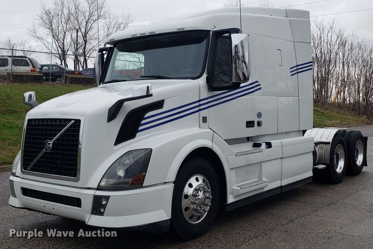 image for item DH5797 2015 Volvo VN semi truck