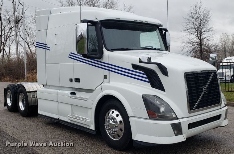 image for item DH5797 2015 Volvo VN semi truck