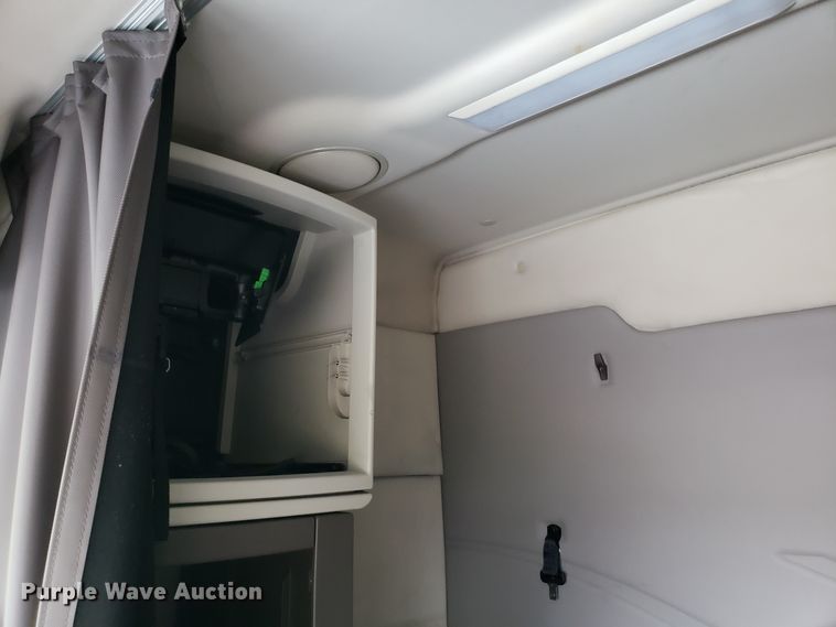 image for item DH5797 2015 Volvo VN semi truck