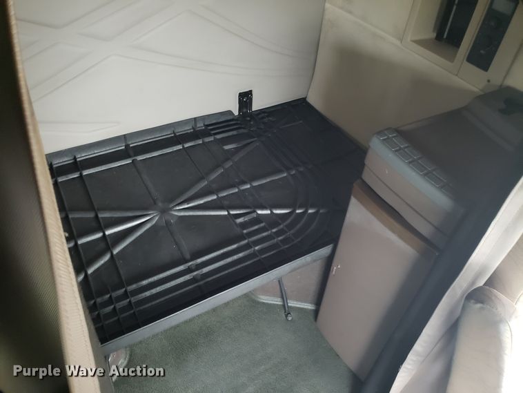 image for item DH5797 2015 Volvo VN semi truck