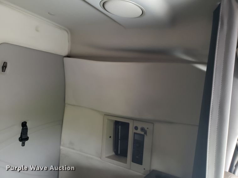 image for item DH5797 2015 Volvo VN semi truck