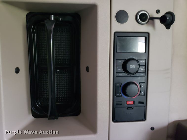 image for item DH5797 2015 Volvo VN semi truck