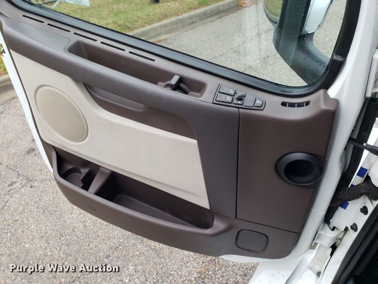 image for item DH5797 2015 Volvo VN semi truck