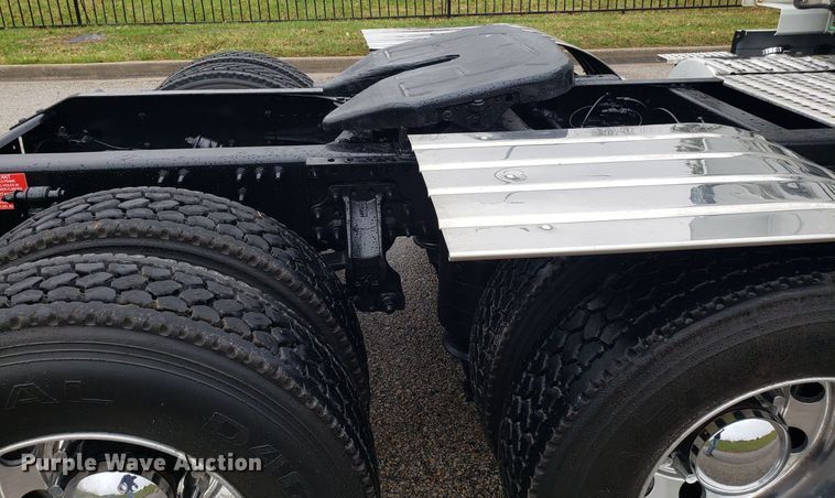 image for item DH5797 2015 Volvo VN semi truck