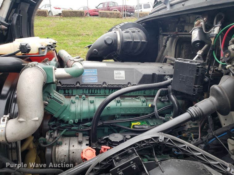 image for item DH5797 2015 Volvo VN semi truck