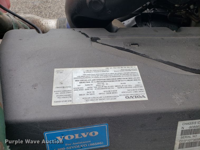 image for item DH5797 2015 Volvo VN semi truck