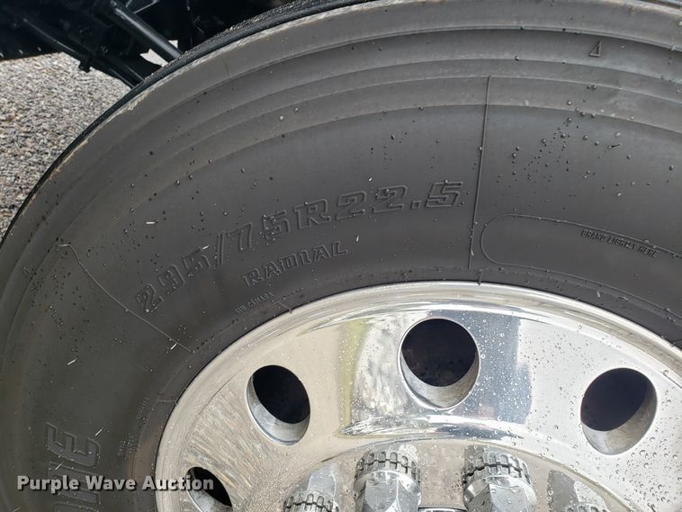 image for item DH5797 2015 Volvo VN semi truck