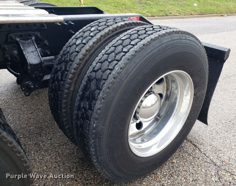 image for item DH5797 2015 Volvo VN semi truck