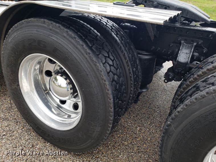 image for item DH5797 2015 Volvo VN semi truck