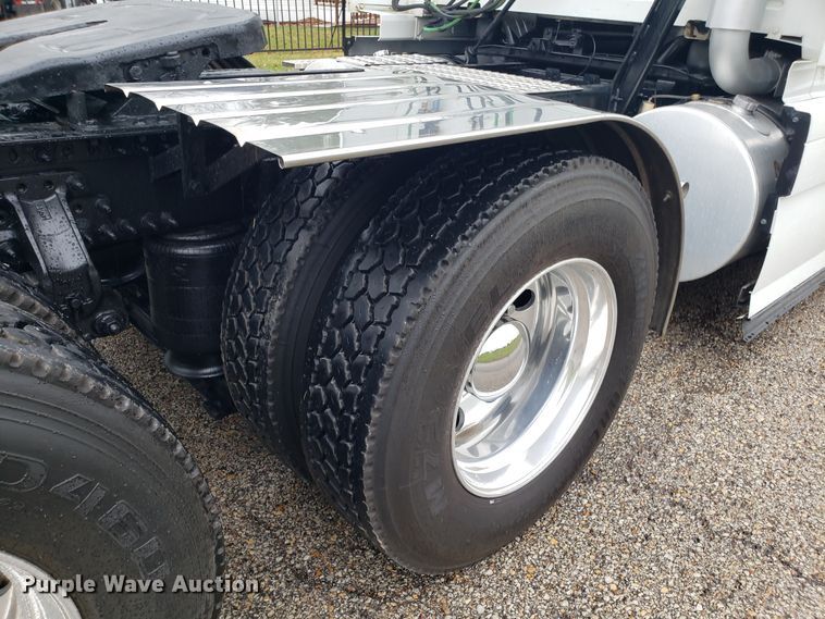 image for item DH5797 2015 Volvo VN semi truck