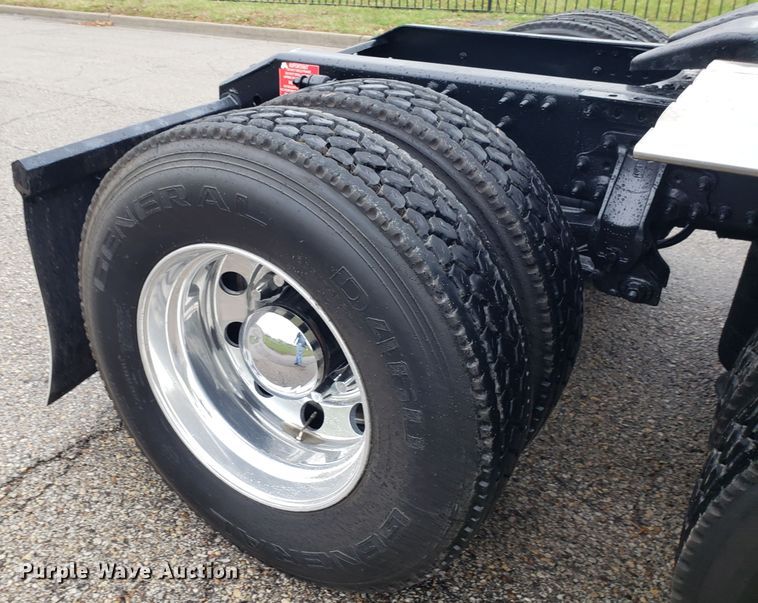 image for item DH5797 2015 Volvo VN semi truck