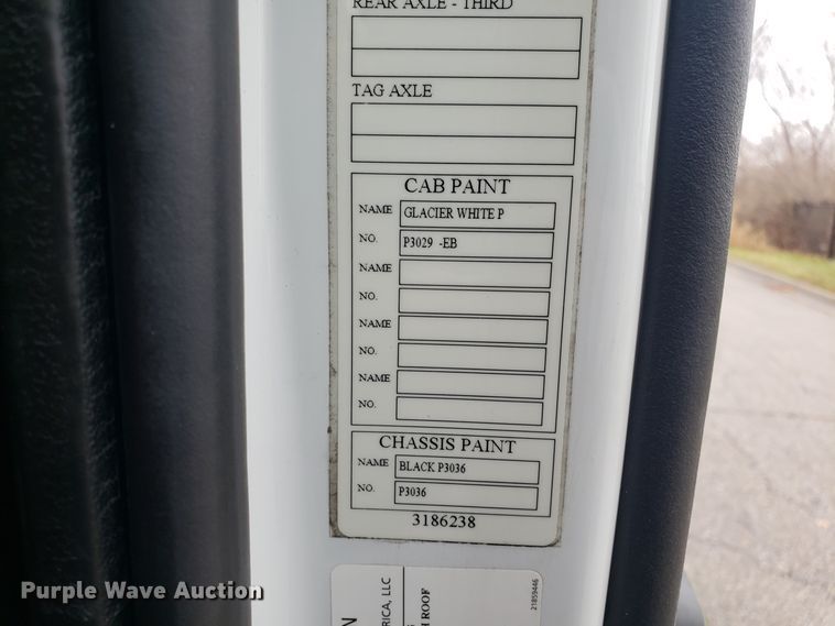 image for item DH5797 2015 Volvo VN semi truck