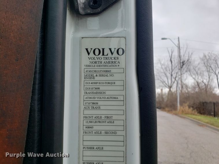 image for item DH5797 2015 Volvo VN semi truck