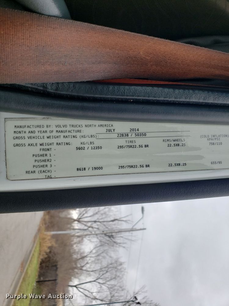 image for item DH5797 2015 Volvo VN semi truck