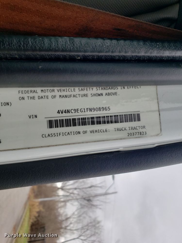 image for item DH5797 2015 Volvo VN semi truck