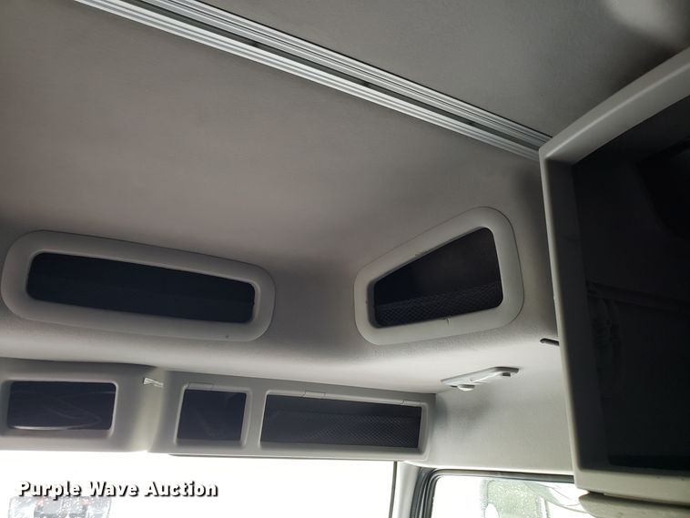 image for item DH5798 2012 Volvo VN semi truck