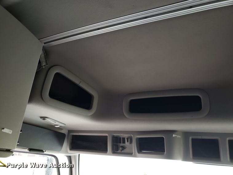 image for item DH5798 2012 Volvo VN semi truck