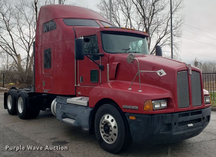 image for item DH5800 2007 Kenworth T600 semi truck