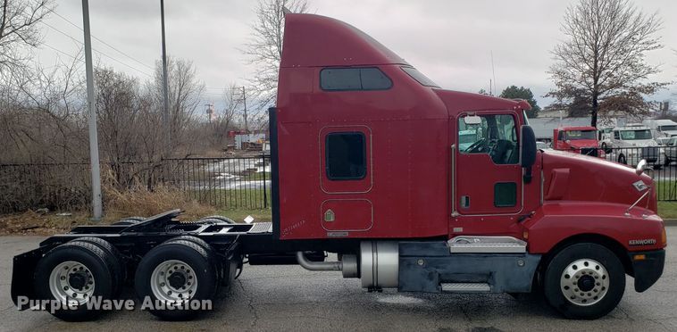 image for item DH5800 2007 Kenworth T600 semi truck