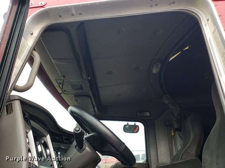 image for item DH5800 2007 Kenworth T600 semi truck