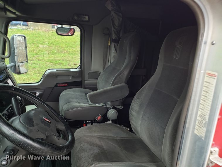 image for item DH5800 2007 Kenworth T600 semi truck