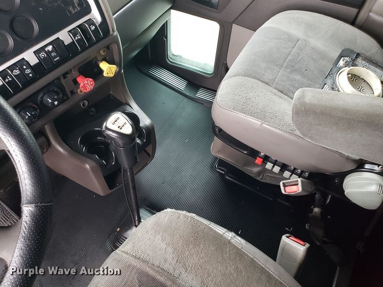 image for item DH5800 2007 Kenworth T600 semi truck