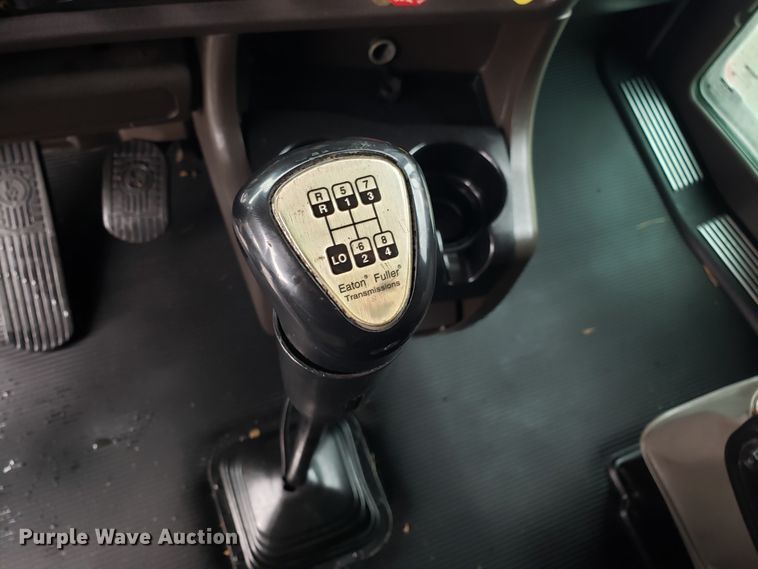 image for item DH5800 2007 Kenworth T600 semi truck