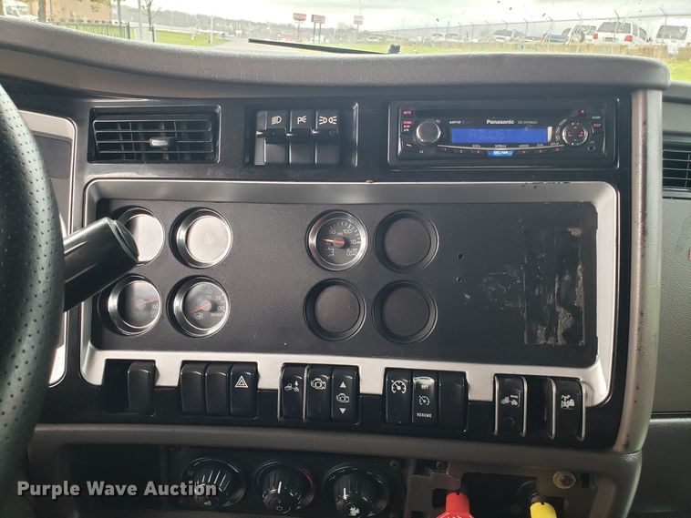 image for item DH5800 2007 Kenworth T600 semi truck