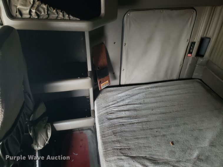 image for item DH5800 2007 Kenworth T600 semi truck