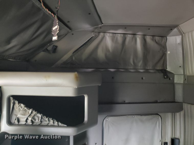 image for item DH5800 2007 Kenworth T600 semi truck