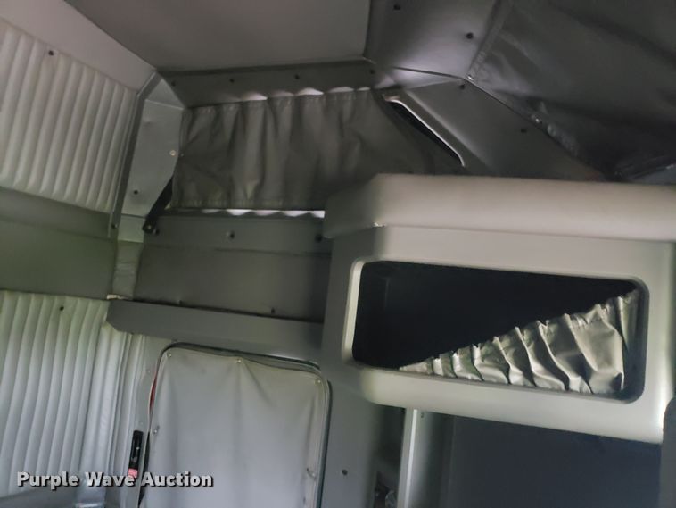 image for item DH5800 2007 Kenworth T600 semi truck