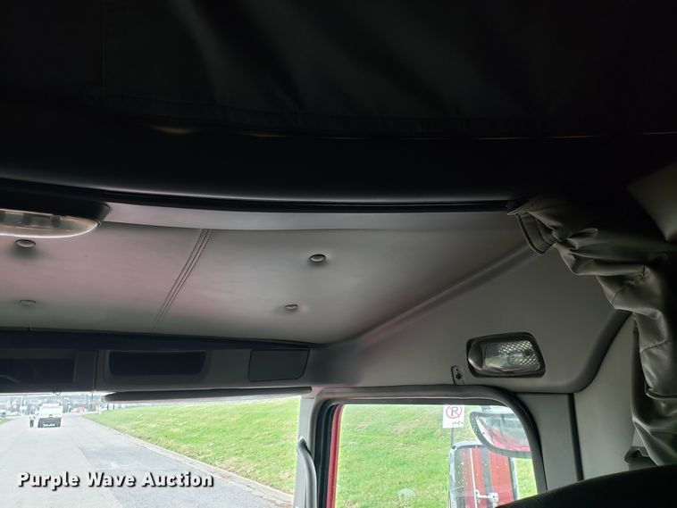 image for item DH5800 2007 Kenworth T600 semi truck