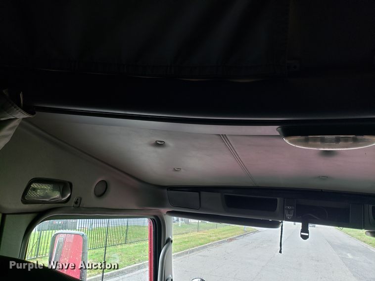 image for item DH5800 2007 Kenworth T600 semi truck