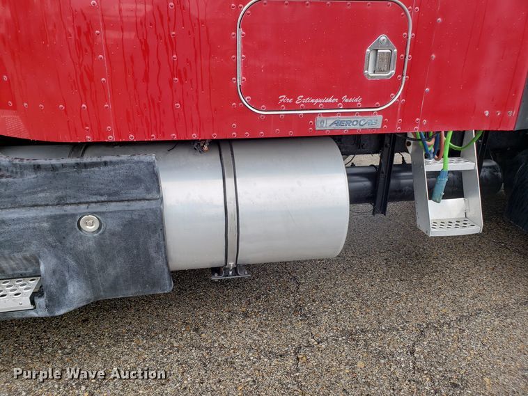 image for item DH5800 2007 Kenworth T600 semi truck