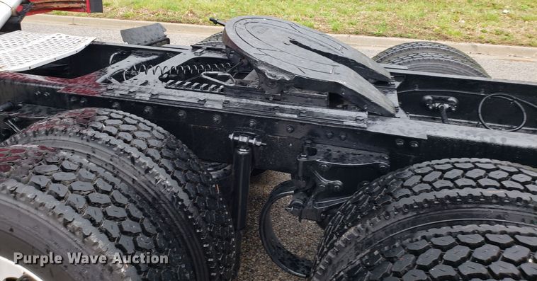 image for item DH5800 2007 Kenworth T600 semi truck