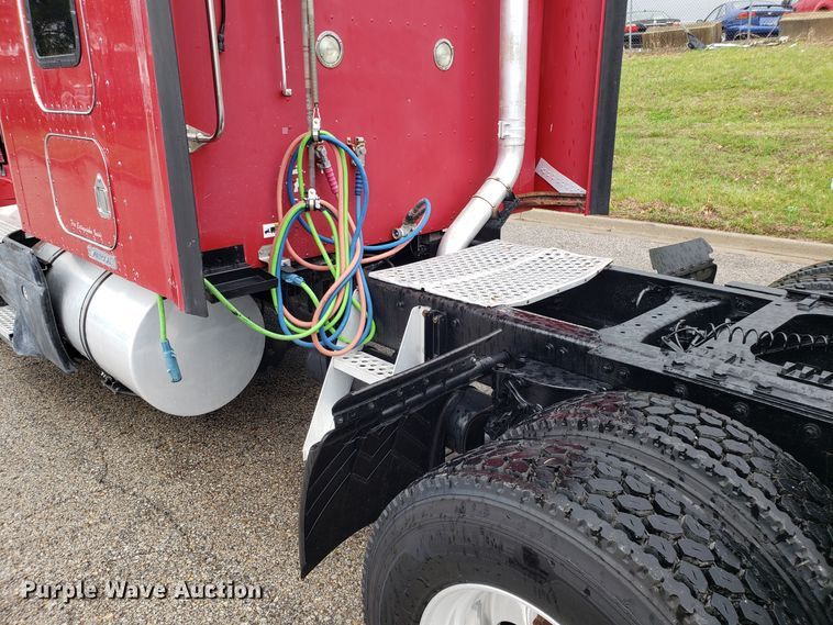 image for item DH5800 2007 Kenworth T600 semi truck